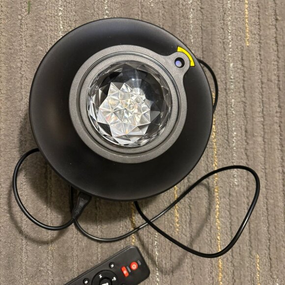 Night Light Projector/ SPEAKER with LED Galaxy Ocean Wave functionality - Picture 2 of 3